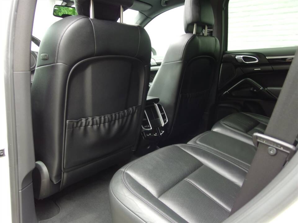 Bild 70/99 von Porsche Cayenne S (2010)