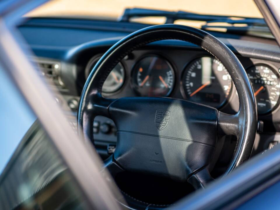 Image 26/93 de Porsche 911 Carrera (1994)
