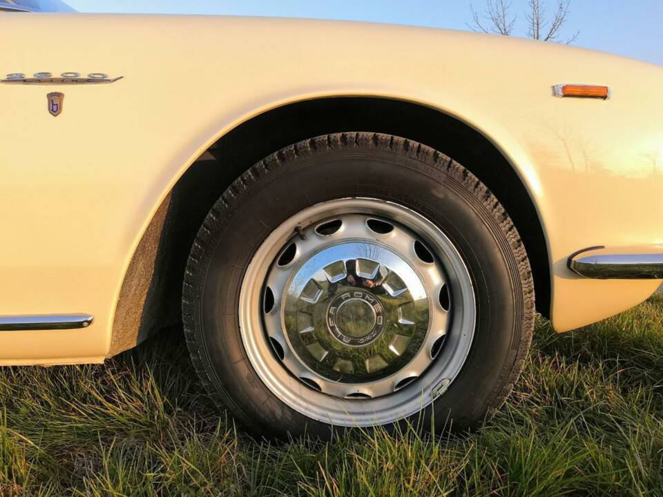 Image 14/29 of Alfa Romeo 2600 Sprint (1966)