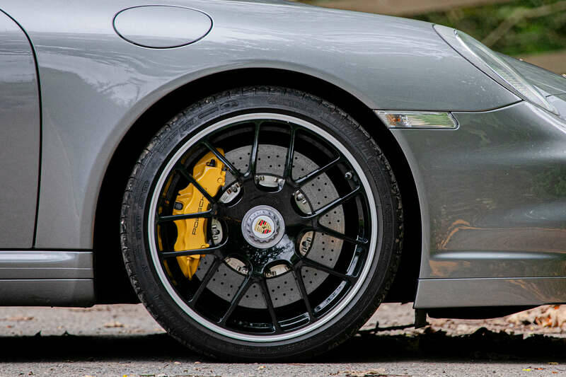 Image 36/50 of Porsche 911 Turbo S (2011)