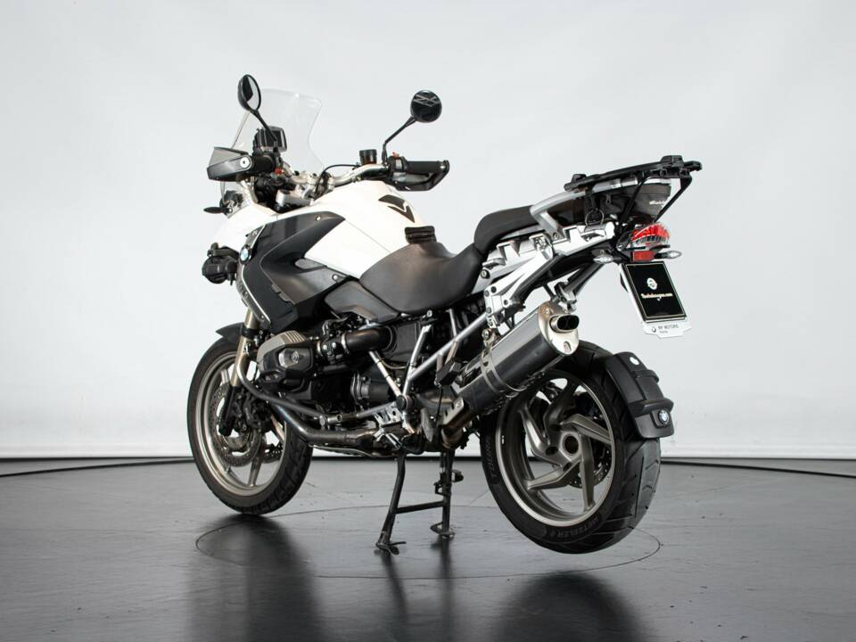 Image 2/50 of BMW DUMMY (2010)