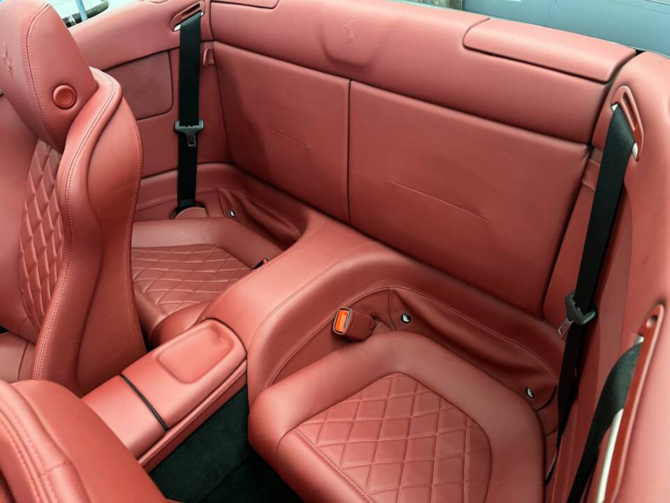 Afbeelding 12/19 van Ferrari California (2010)