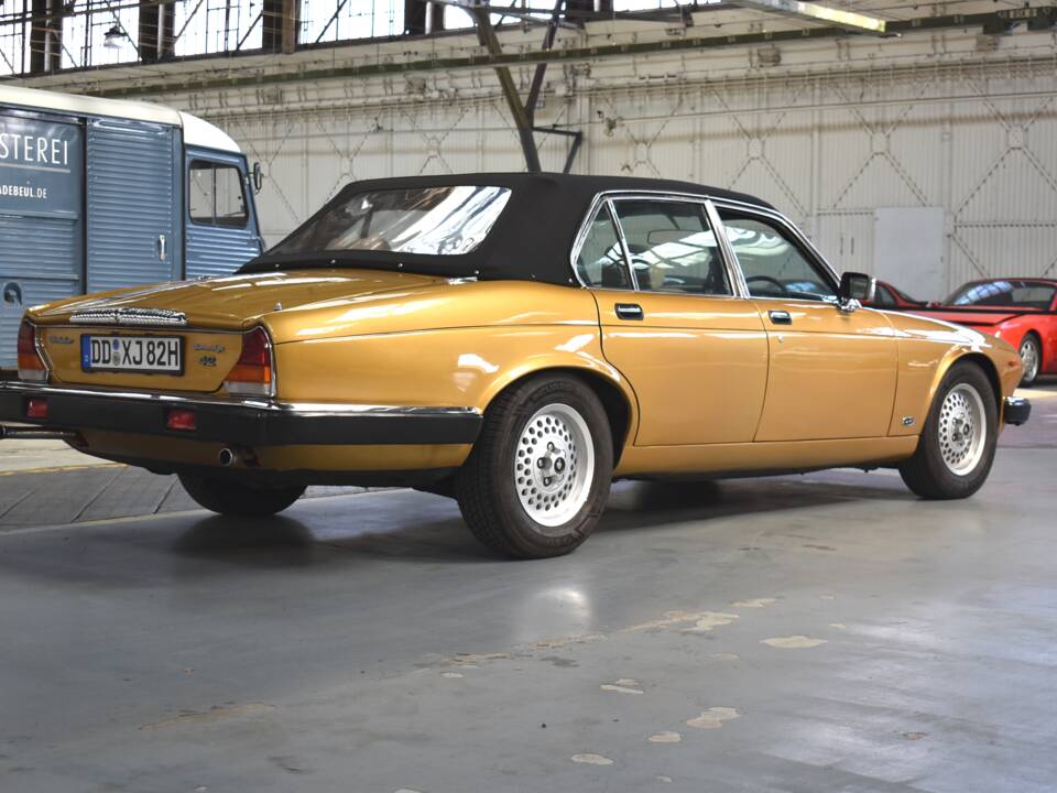 Image 7/47 of Daimler Sovereign 4.2 (1982)