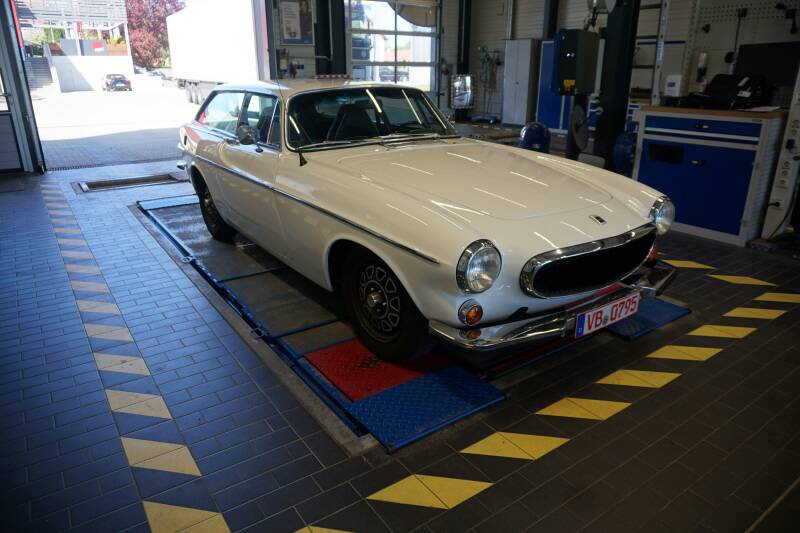 Image 3/33 of Volvo 1800 ES (1972)