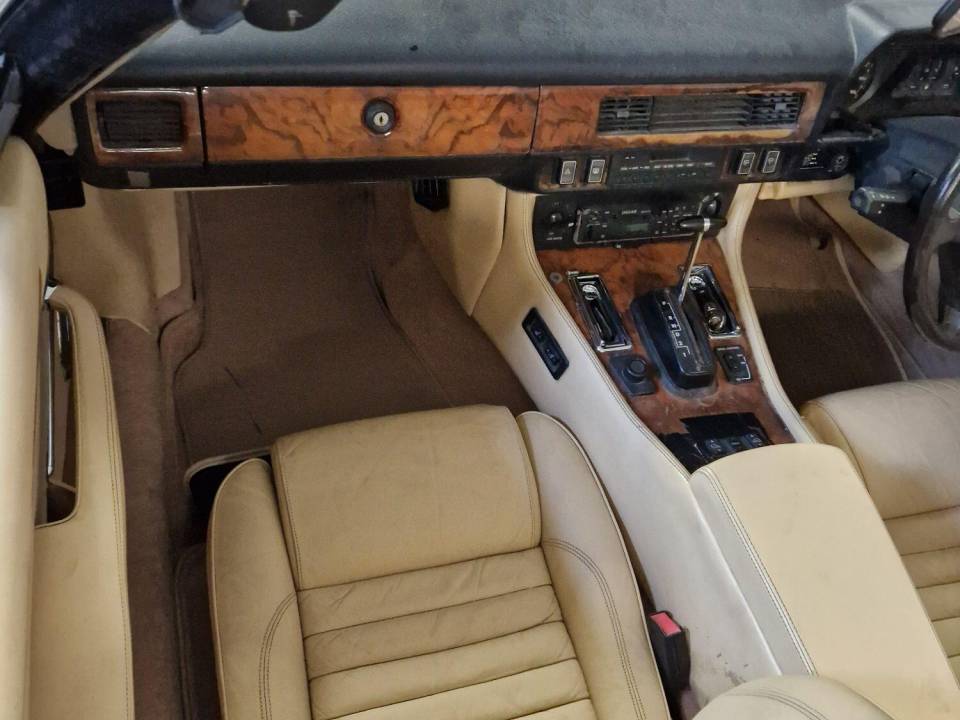 Image 8/21 of Jaguar XJS 5.3 V12 (1990)