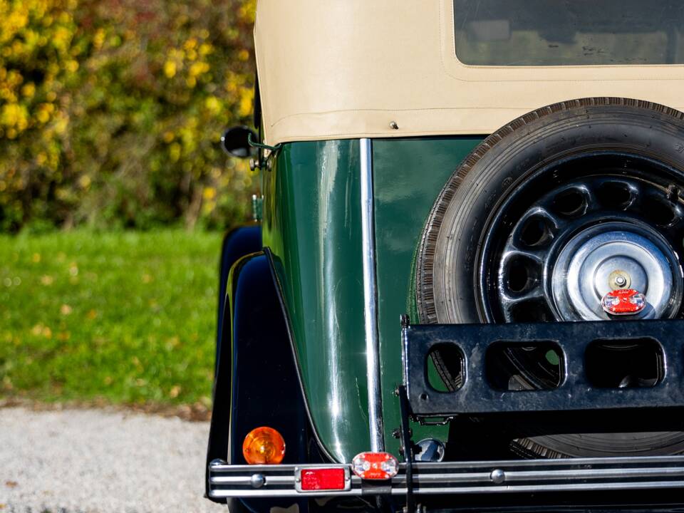 Image 37/50 of Morris Eight (1937)