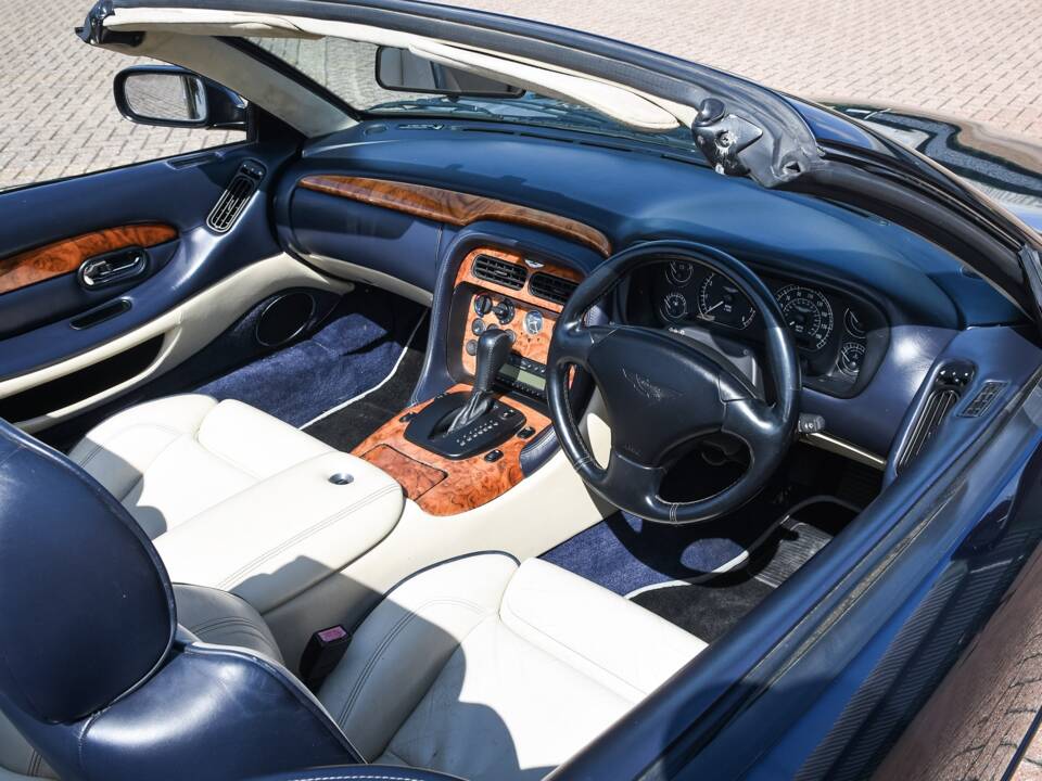 Image 4/50 de Aston Martin DB 7 Vantage Volante (2001)