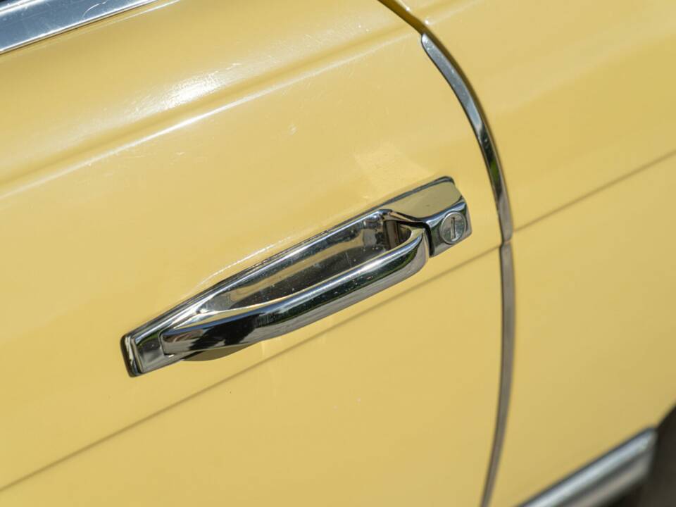 Image 21/50 of Mercedes-Benz 450 SL (1977)