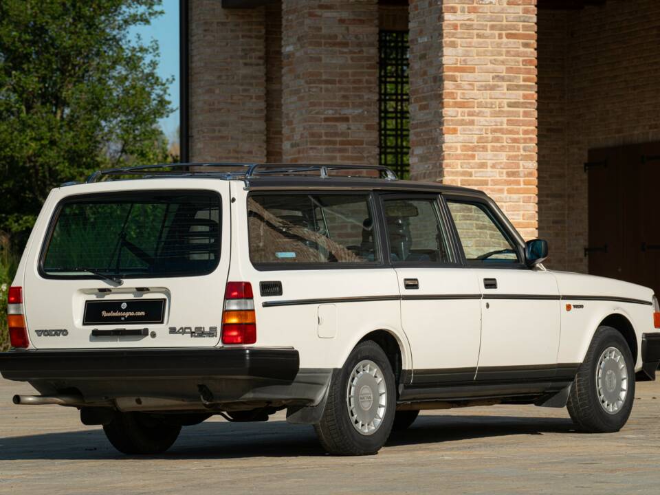 Immagine 6/43 di Volvo 240 GLE Injection (1989)