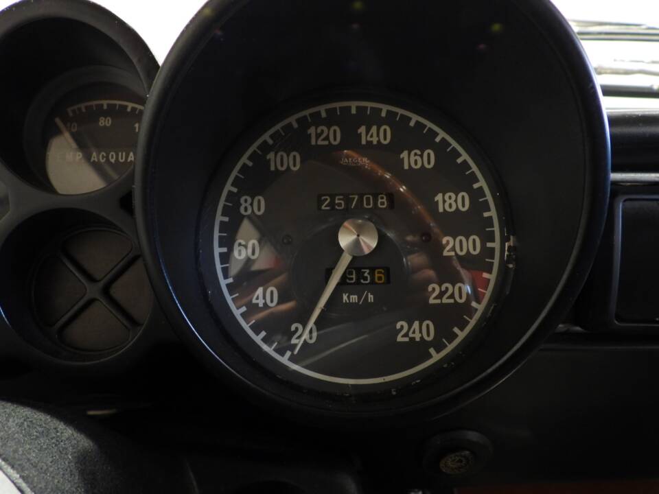 Image 8/15 of Alfa Romeo Giulia 1600 GT Junior (1975)
