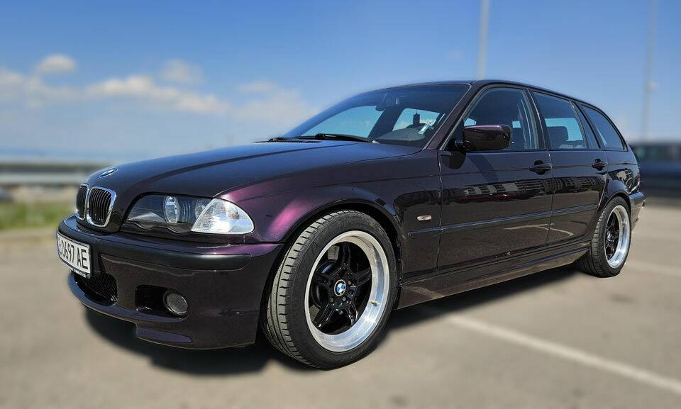 Image 4/8 of BMW 330i Touring (2001)