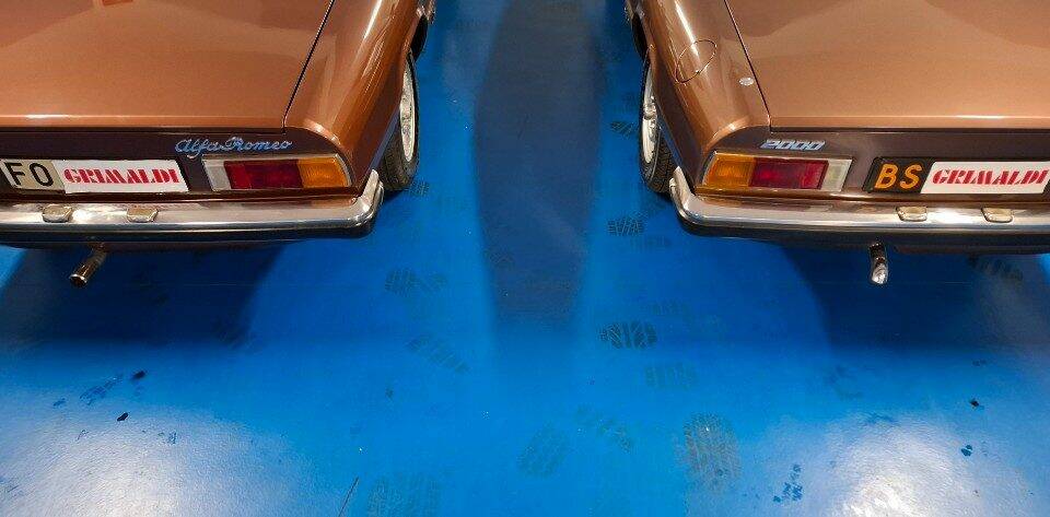 Image 18/45 of Alfa Romeo Spider Veloce 2000 (1981)