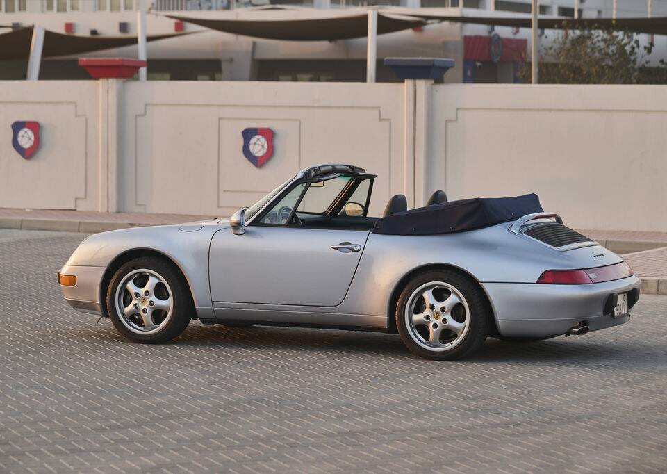 Image 7/8 de Porsche 911 Carrera (1995)
