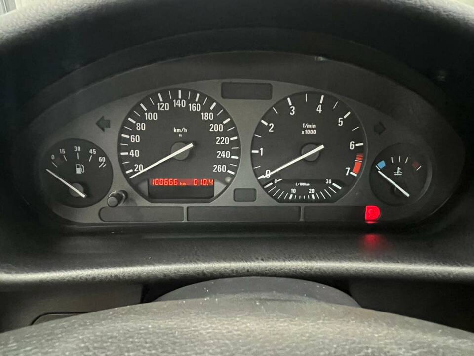 Immagine 10/11 di BMW 325i (1993)