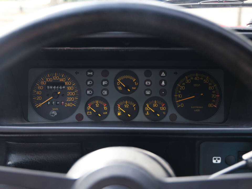 Image 31/41 of Lancia Delta HF Integrale (1989)