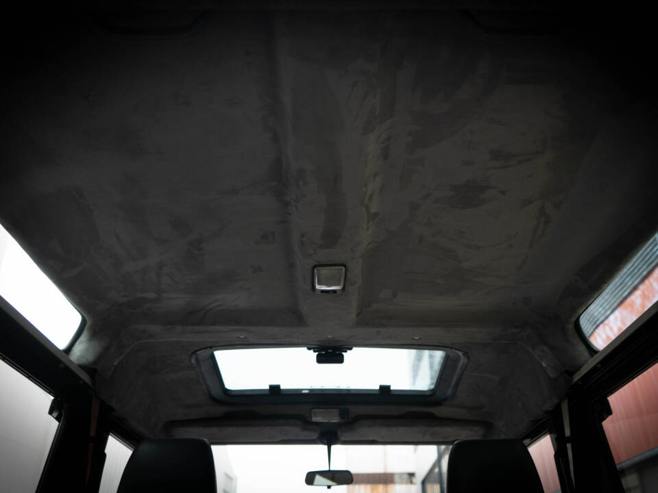 Image 25/41 of Land Rover Defender 90 (1995)