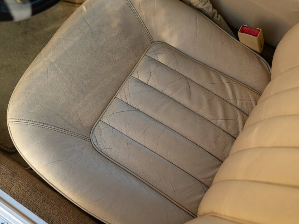 Afbeelding 42/50 van Daimler XJ 6 4.0 (1991)