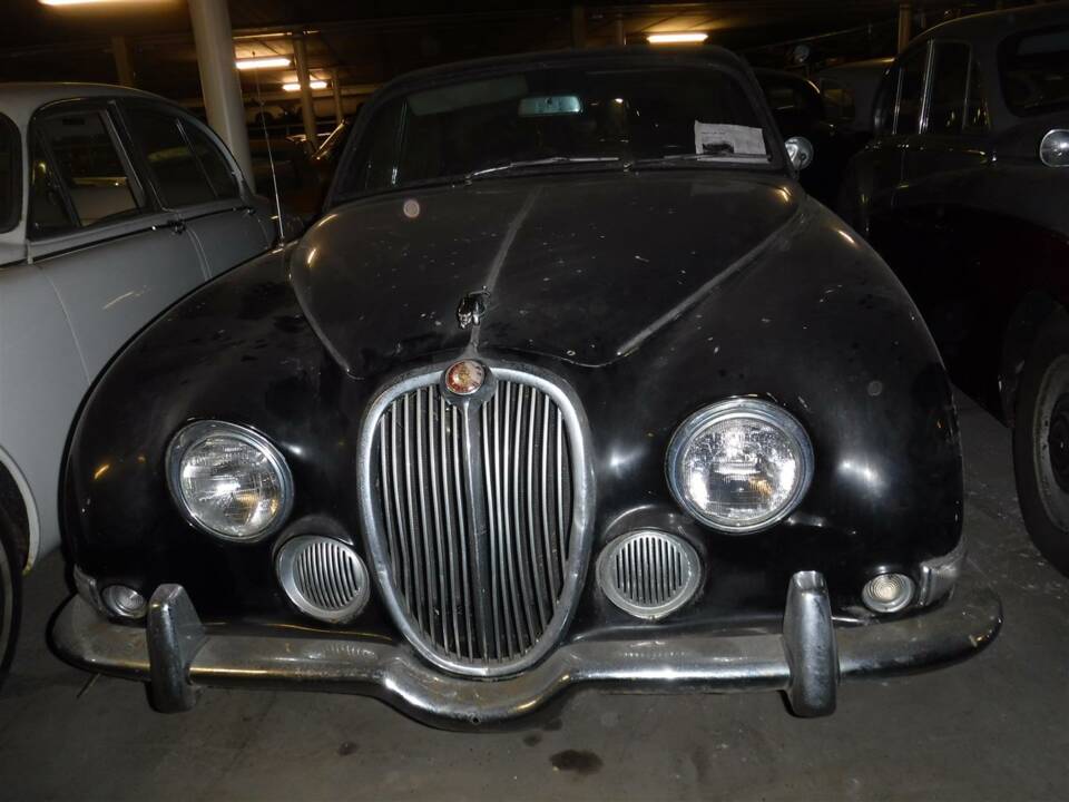 Image 3/20 of Jaguar S-Type 3.8 (1965)