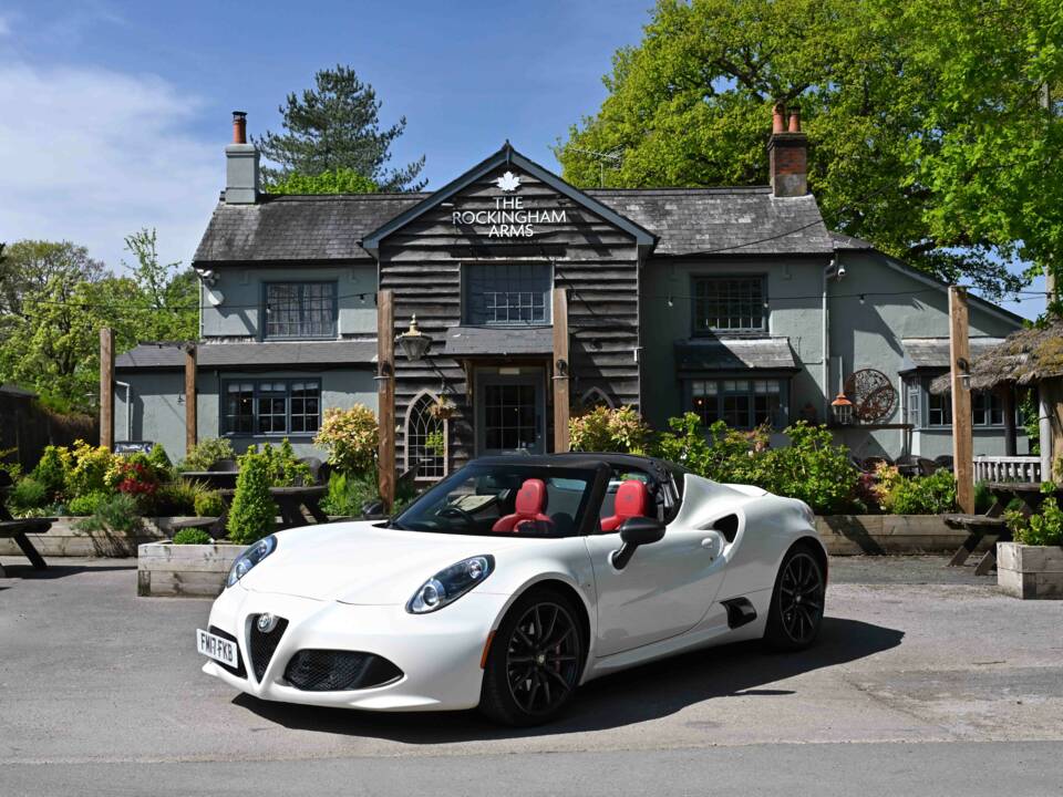 Image 16/50 of Alfa Romeo 4C Spider (2017)