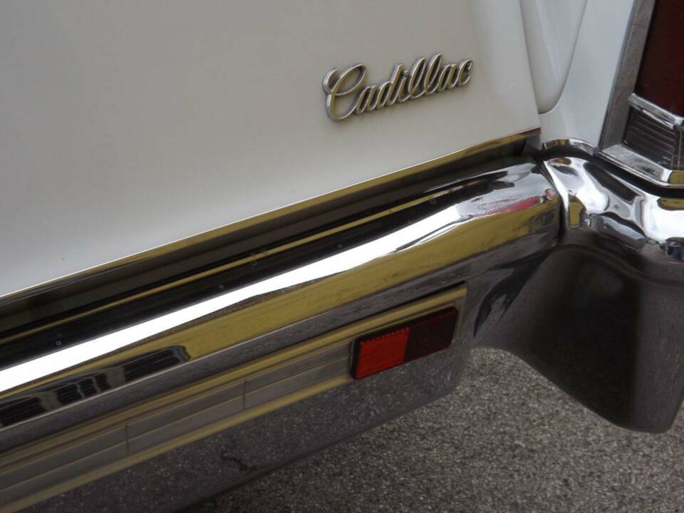Immagine 29/50 di Cadillac DeVille Convertible (1969)