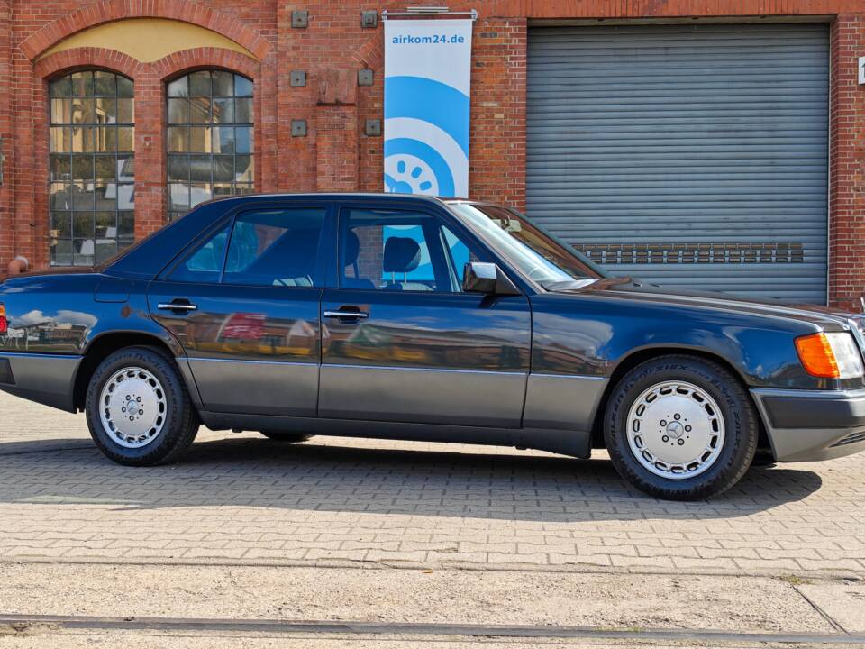 Bild 15/26 von Mercedes-Benz 300 E (1991)