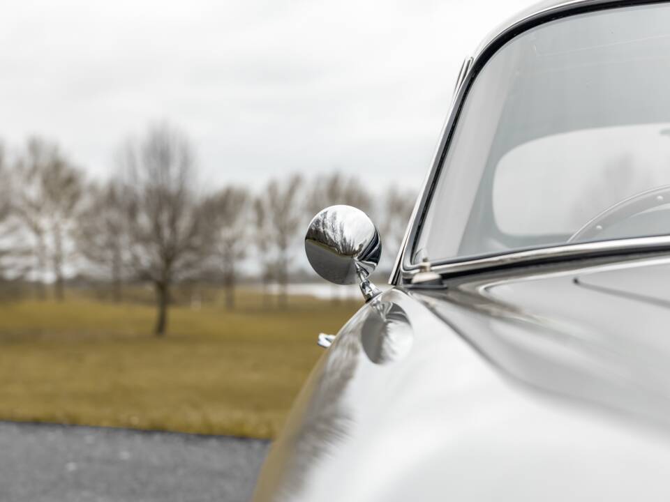 Immagine 68/74 di Aston Martin DB 5 Vantage (1964)