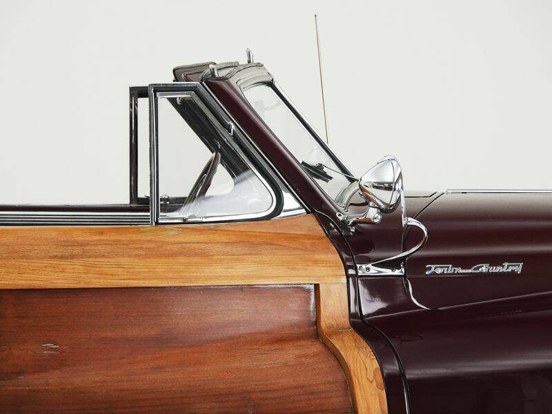 Image 13/15 of Chrysler Windsor Town &amp; Country (1947)