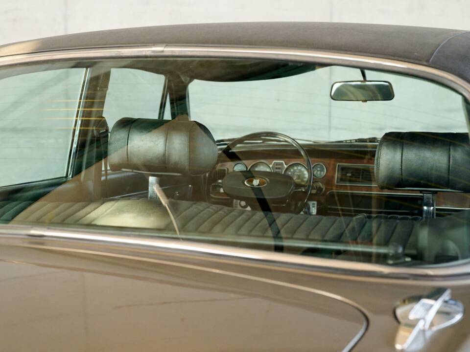 Bild 34/50 von Jaguar XJ 6 L 4.2 (1975)