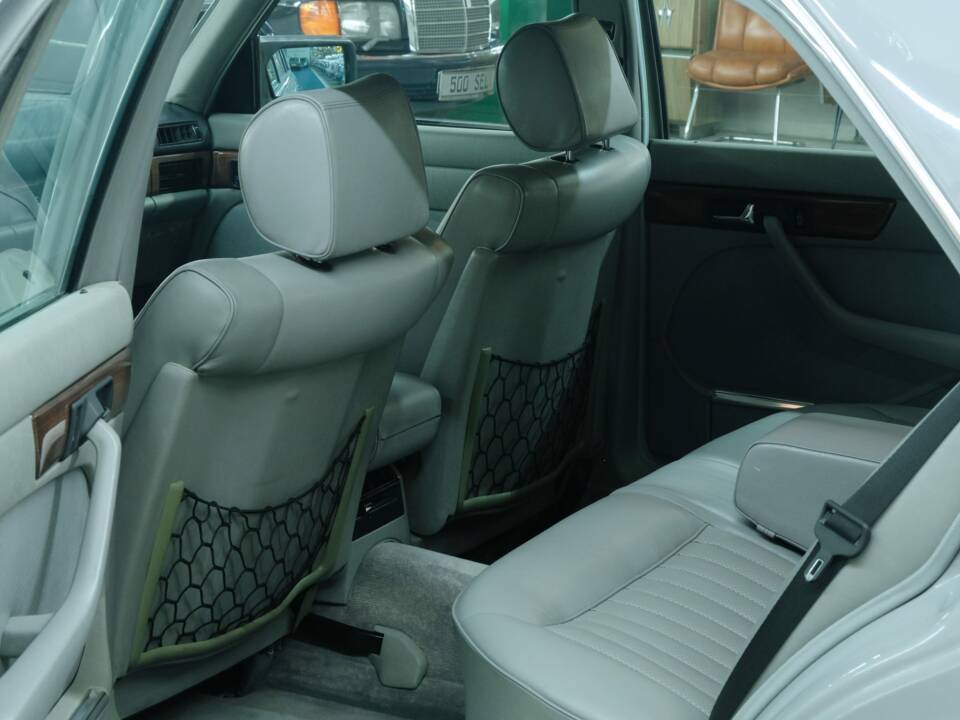 Bild 45/50 von Mercedes-Benz 300 SEL (1986)