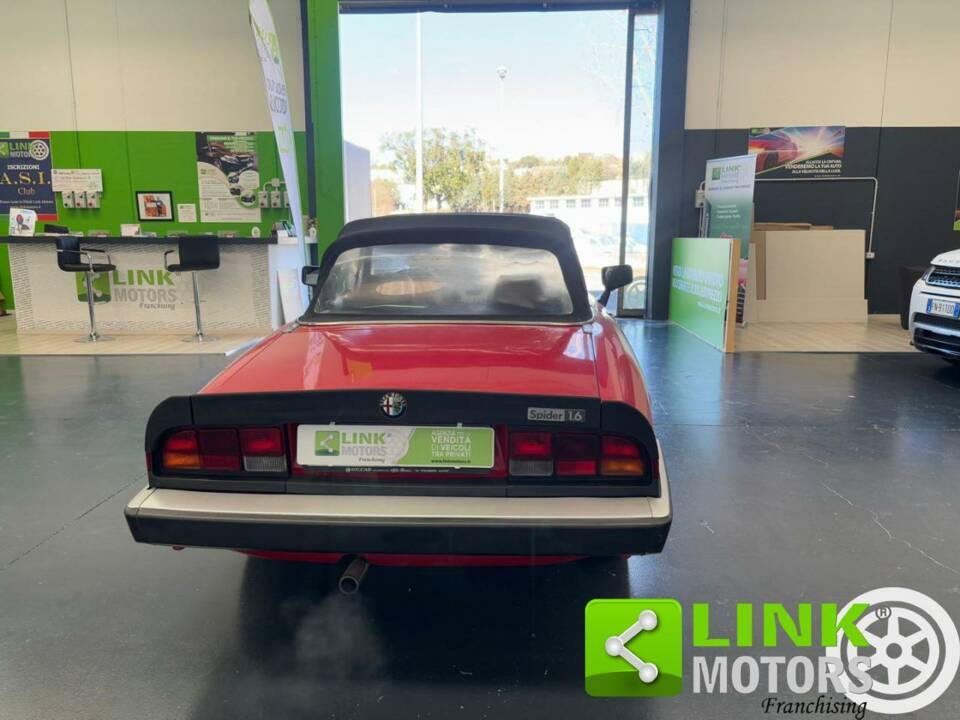 Image 4/10 de Alfa Romeo 1.6 Spider (1987)