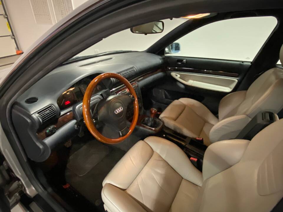 Bild 24/64 von Audi S4 Avant (2000)