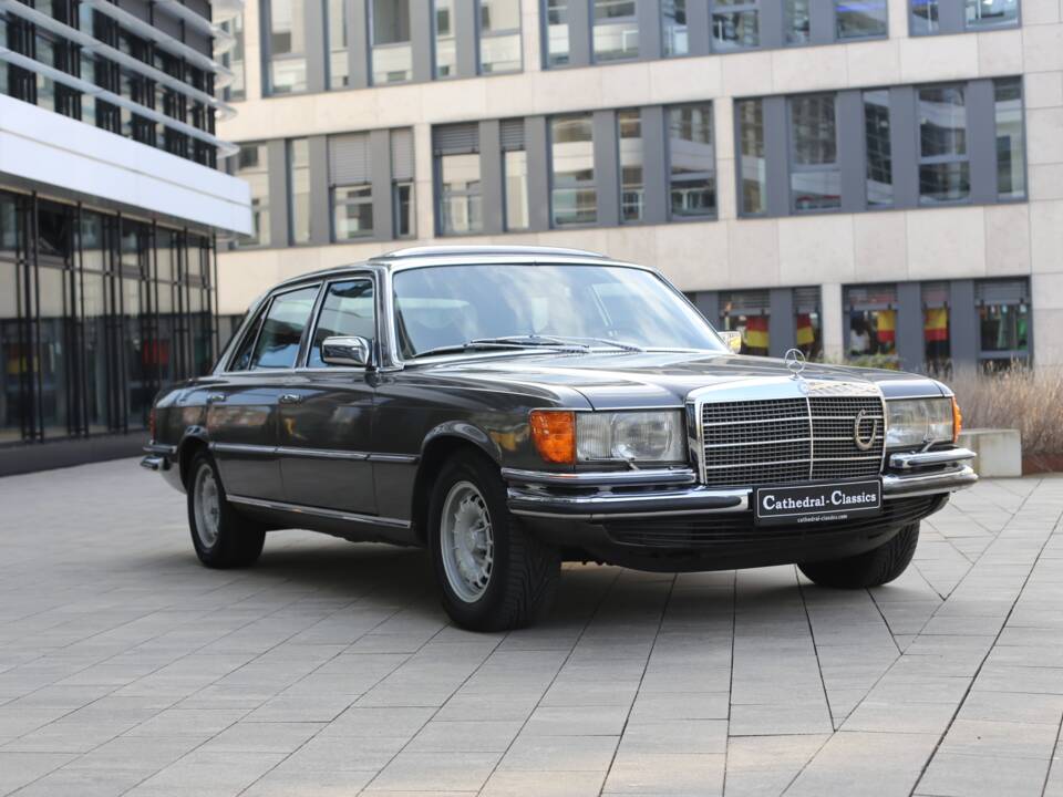 Afbeelding 4/46 van Mercedes-Benz 450 SEL 6,9 (1977)