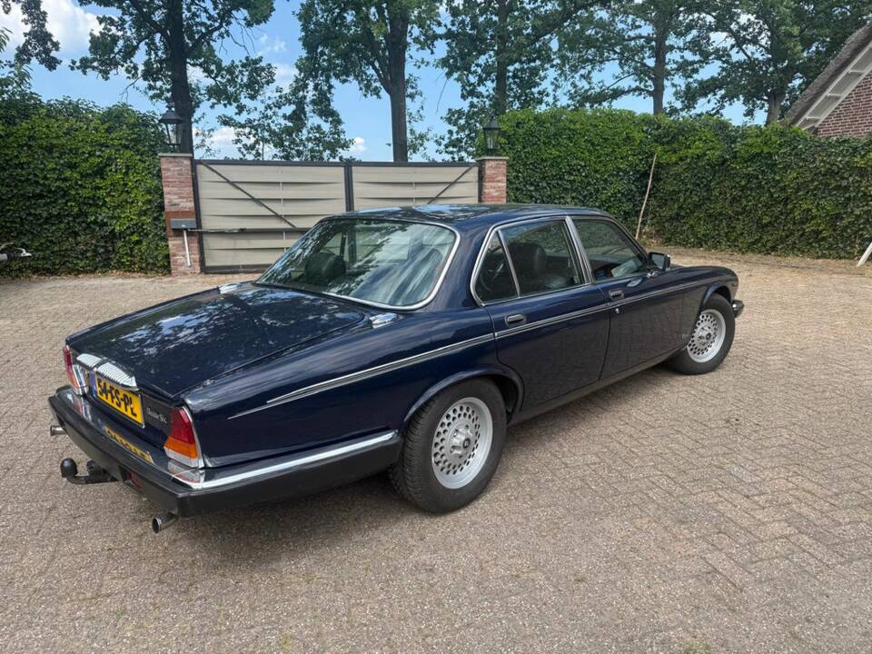 Imagen 7/8 de Daimler Double Six (1991)