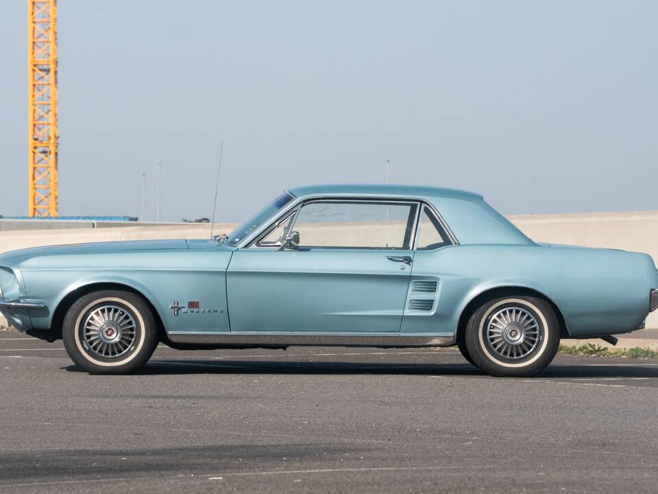 Image 2/50 of Ford Mustang 200 (1967)