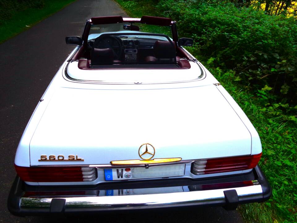 Image 16/27 of Mercedes-Benz 560 SL (1986)