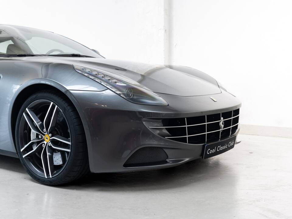 Image 38/47 of Ferrari FF (2015)
