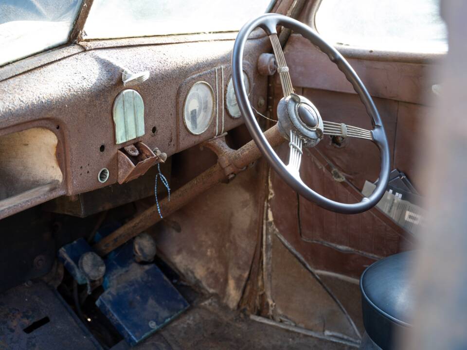 Image 92/134 of Ford V8 (1937)