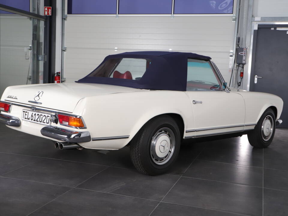 Image 20/32 of Mercedes-Benz 280 SL (1970)