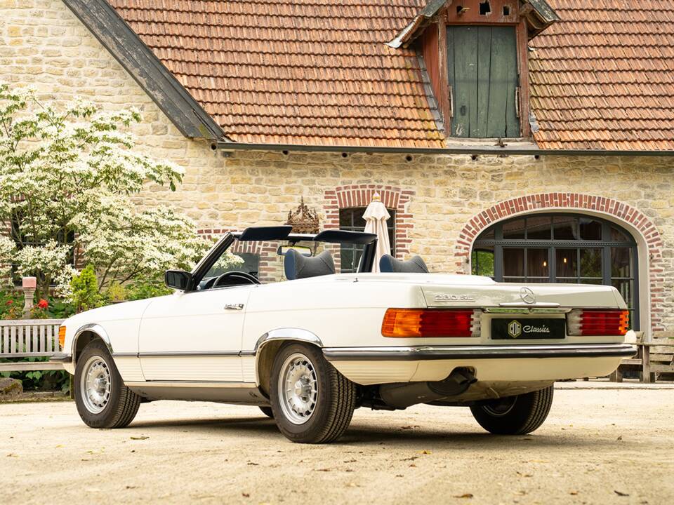 Bild 3/47 von Mercedes-Benz 280 SL (1977)