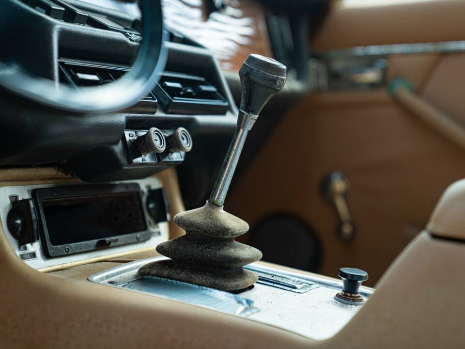 Bild 31/37 von Jaguar XJ 6 3.4 (1976)