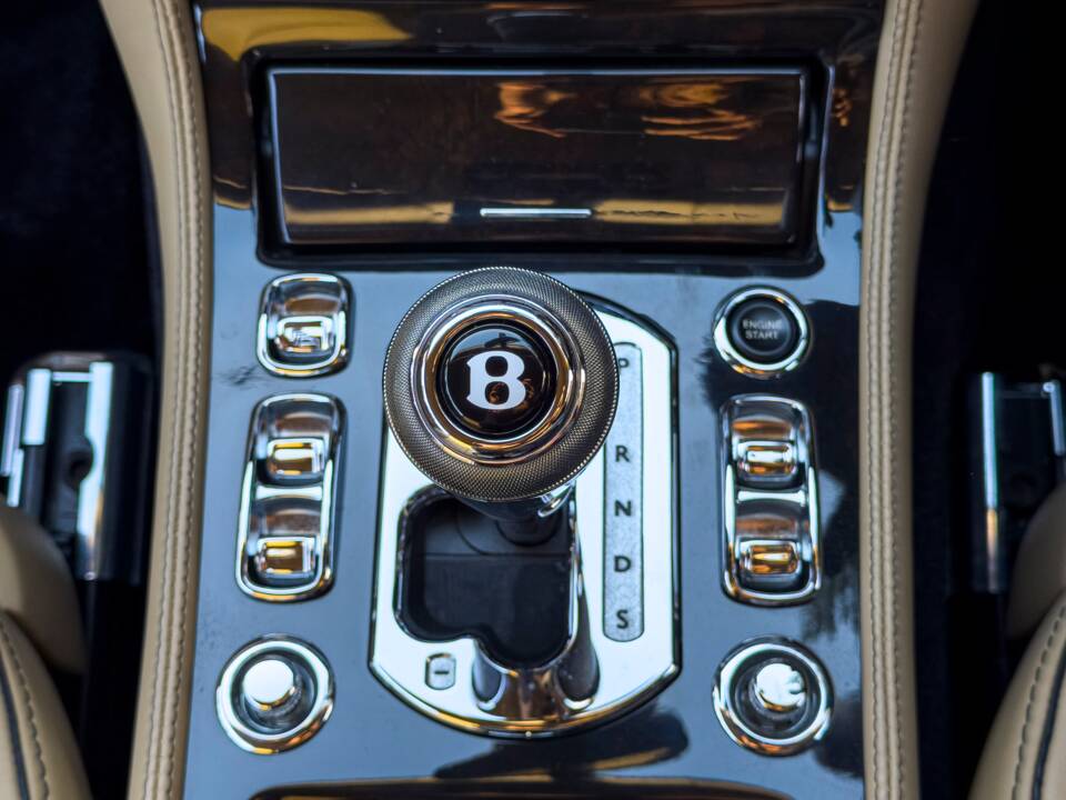 Image 18/25 of Bentley Brooklands (2008)