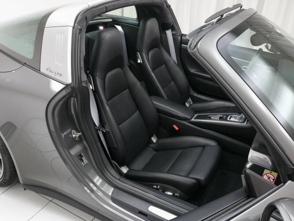 Image 7/20 of Porsche 911 Targa 4S (2016)