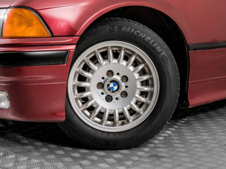 Imagen 4/40 de BMW 325i (1993)