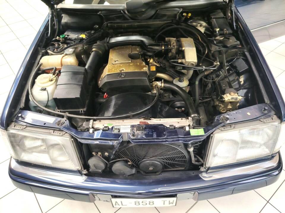 Afbeelding 31/40 van Mercedes-Benz E 200 (1996)