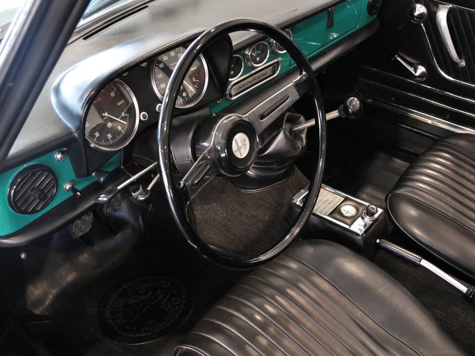 Afbeelding 21/30 van Alfa Romeo 1300 Spider Junior (1969)