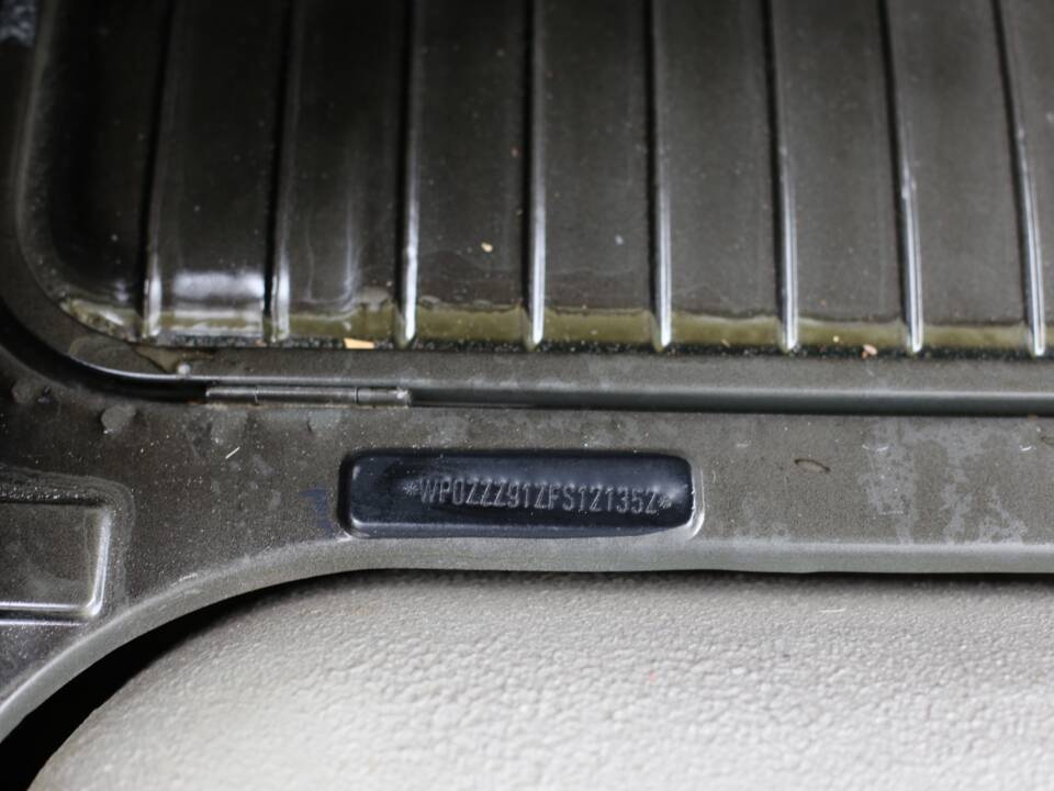 Image 18/43 of Porsche 911 Carrera 3.2 (1985)