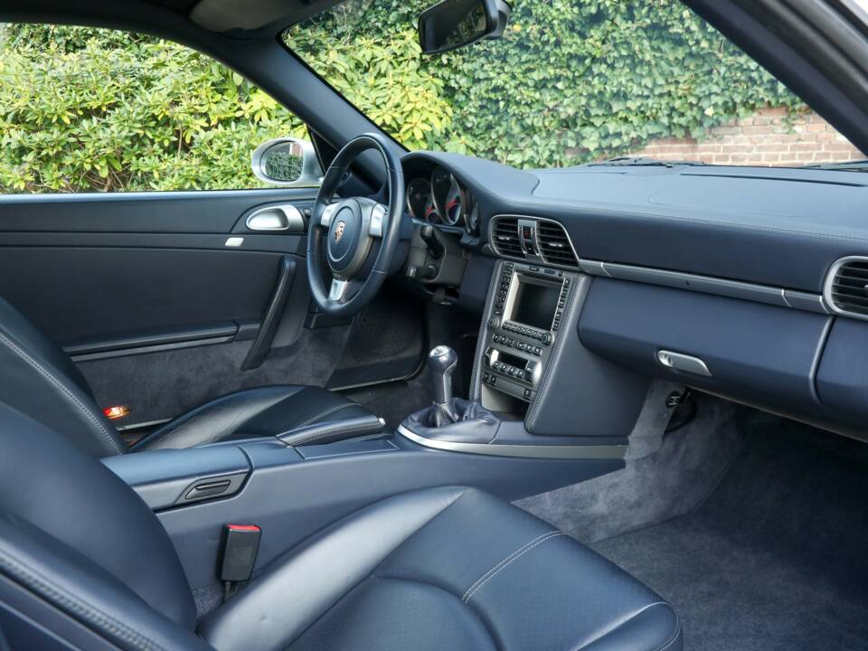 Image 20/50 of Porsche 911 Carrera S (2004)