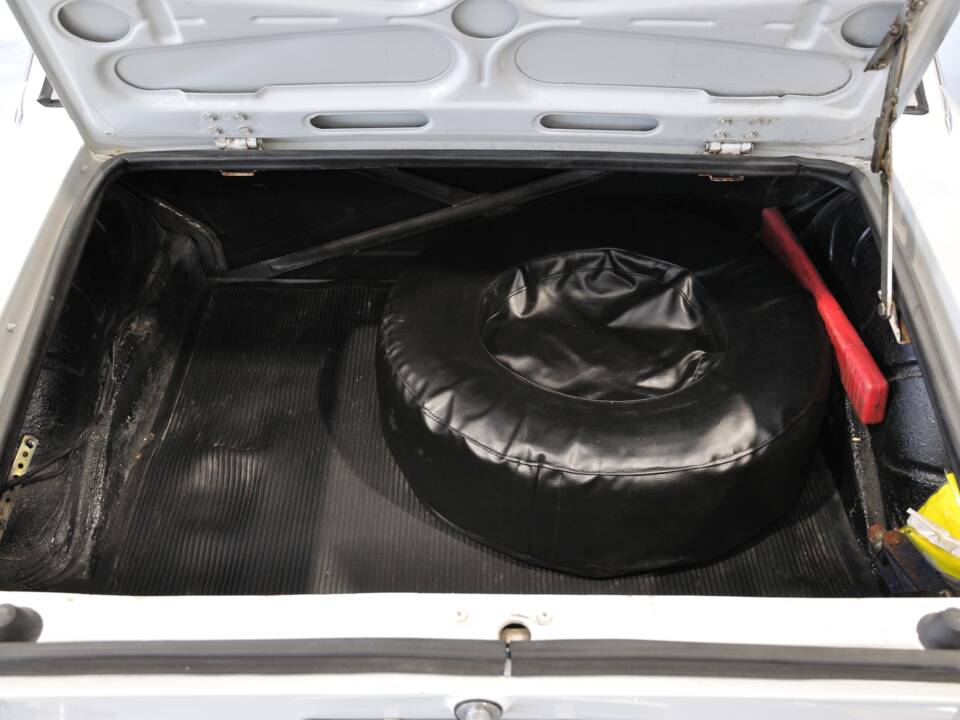 Image 18/32 of Lancia Fulvia 1.3 S (1973)