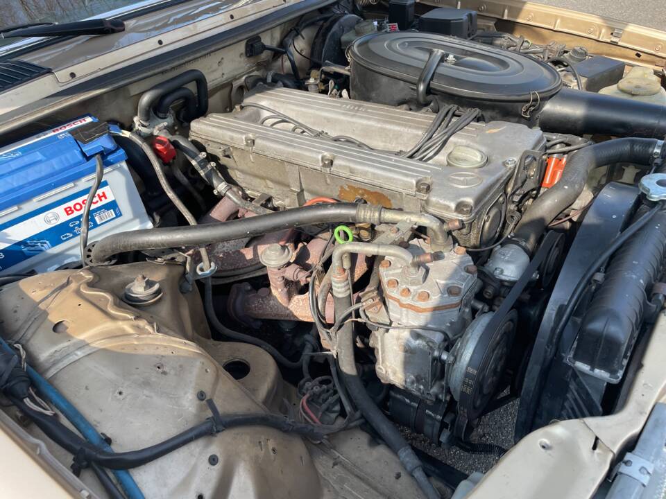 Image 19/20 de Mercedes-Benz 280 CE (1981)