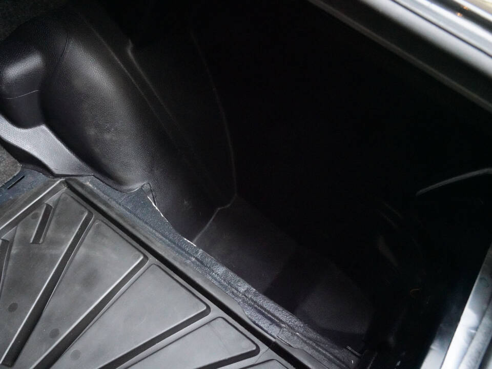 Image 72/83 of Mercedes-Benz 190 E 2.3-16 (1984)